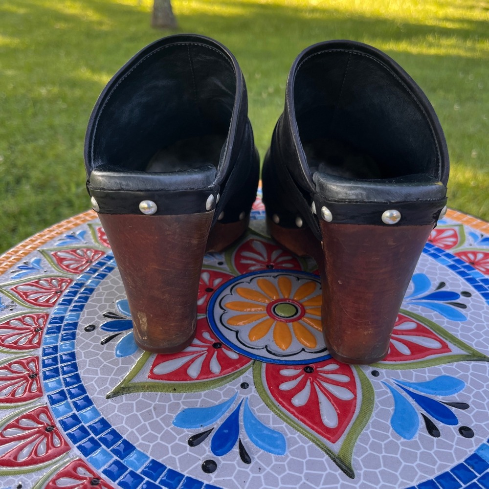 UGG Jolene Women's Size 7 Black Leather Studded Wooden Wedge Clogs 1001315 Retro - Picture 4 of 9